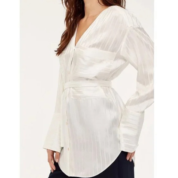 Aritzia, Zelle shirt, belted , Blouse Silk - Picture 2 of 11
